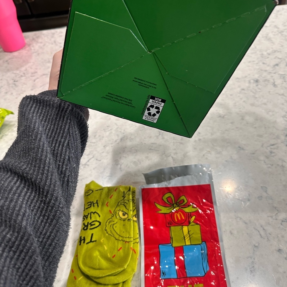 Rare McDonald's Grinch Happy Meal Gift Box with Green Socks - Picture 2 of 3